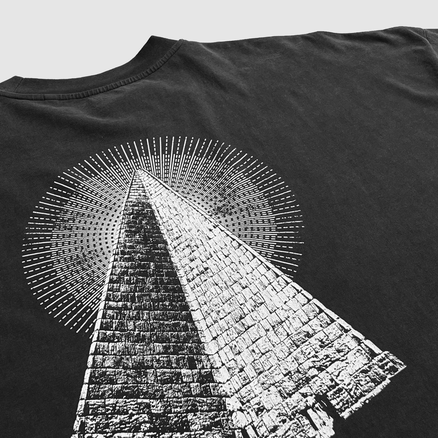 Pyramid T-Shirt Oversized Vintage